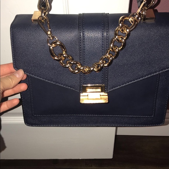 CROSS/HAND BAG. - Picture 4 of 8